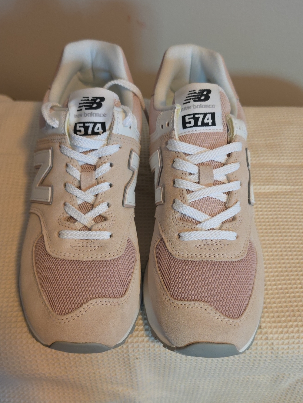 New Balance Unisex 574 Sneakers in Light Pink/Blush